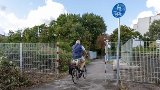 Essen: Deutsche Bahn und Stadt zoffen sich um diesen Zaun | Regional