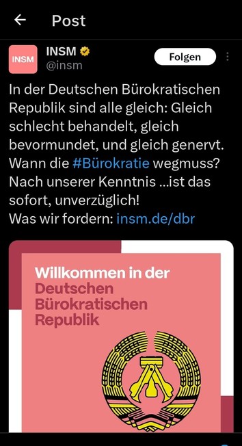 Screenshot Twitter-Post von der INSM (Initiative Neue Soziale Marktwirtschaft):

"In der Deutschen Bürokratischen Republik sind alle gleich: Gleich schlecht behandelt, gleich bevormundet, und gleich genervt. Wann die #Bürokratie wegmuss? Nach unserer Kenntnis …ist das sofort, unverzüglich!
Was wir fordern: insm.de/dbr"

Darunter das Bild einer stilisierten DDR Flagge mit Ährenkranz und Tacker-Entferner & Stempel statt Zirkel & Hammer.