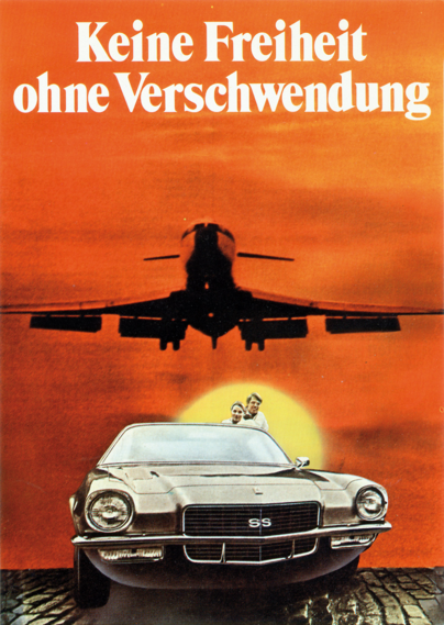 Ein roter Sonnenuntergang

Im Vordergrund ein Paar in einem Jaguar-Auto. Dahinter steigt ein Flugzeug auf.