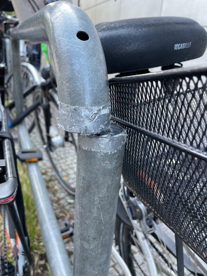 Getrennter Radbügel, Klebebandtarnung zu sehen