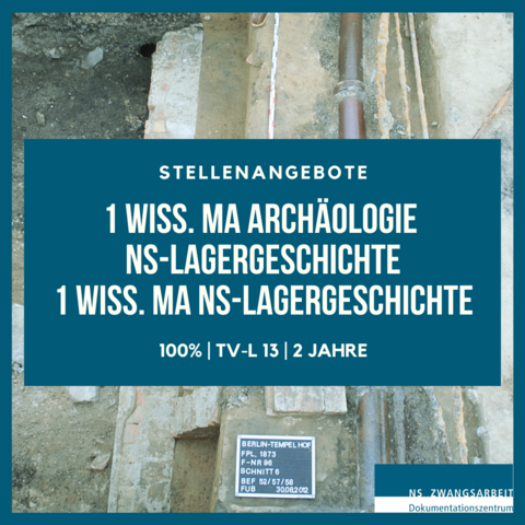 Im Hintergrund ein Grabungsbild an Mauerresten, ein Schild beschriftet die Grabung in Berlin-Tempelhof. Ein altes Rohr ist zu sehen und ein Maßstab daneben. Das Foto ist überlagert mit dem Text: Stellenangebote 1 wiss. MA Archäologie NS-Lagergeschichte und 1 wiss. MA NS-Lagergeschichte