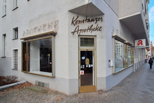 Foto der ehemaligen Konstanzer Apotheke in Berlin-Wilmersdorf.