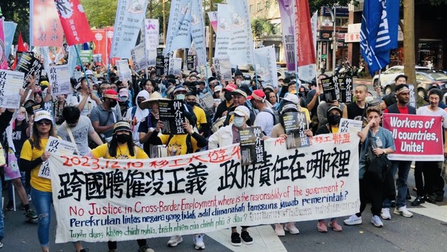 Südostasiatische Migranten protestieren in Taipeh gegen Diskriminierung als Wanderarbeiter:innen. Foto: Ralf Ruckus