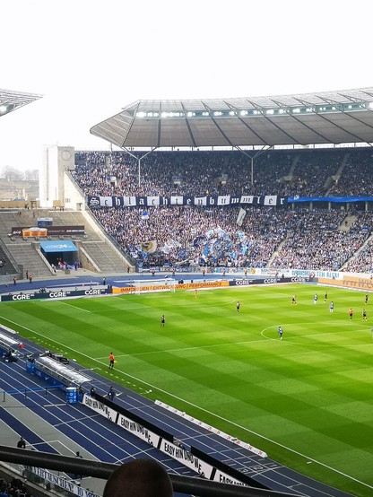 Gästeblock beim Spiel Hertha gegen den KSC