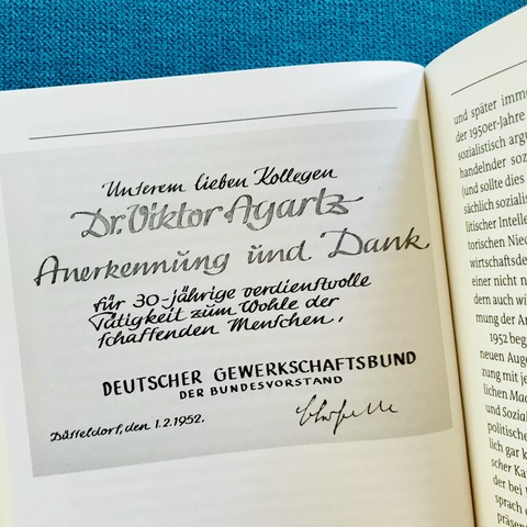 Da hatte der DGB ihn noch lieb: Dankeskarte des DGB an Viktor Agartz, 1952, für 30 Jahre Gewerkschaftstätigkeit