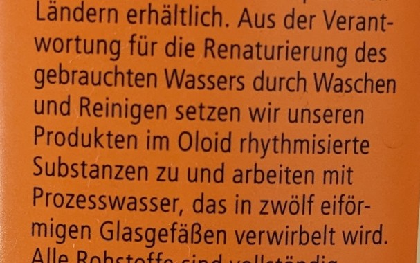 Aus der Verantwortung für die Renaturierung des gebrauchten Wassers durch Waschen und Reinigen setzen wir unseren Produkten im Oloid rhythmisierte Substanzen zu und arbeiten mit Prozesswasser, das in zwölf eiförmigen Glasgefäßen verwirbelt wird.