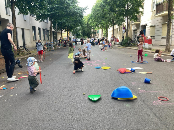 Fotos einer Spielstraße 