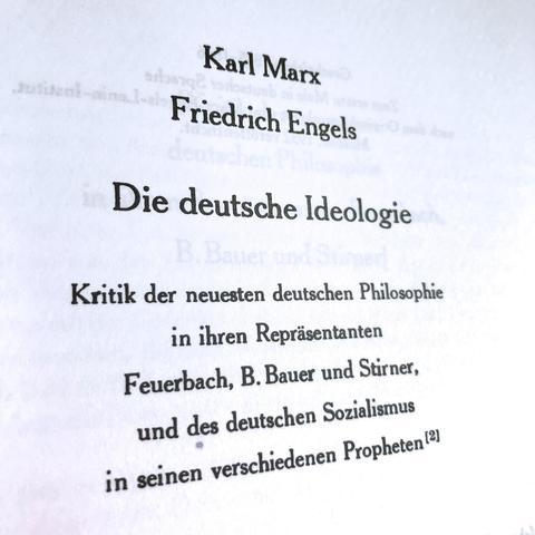 Kapitelseite aus Marx-Engels-Werke-Band 3: 
Karl Marx
Friedrich Engels
Die deutsche Ideologie
Kritik der neuesten deutschen Philosophie in ihren Repräsentanten Feuerbach, B. Bauer und Stirner, und des deutschen Sozialismus in seinen verschiedenen Propheten [2]