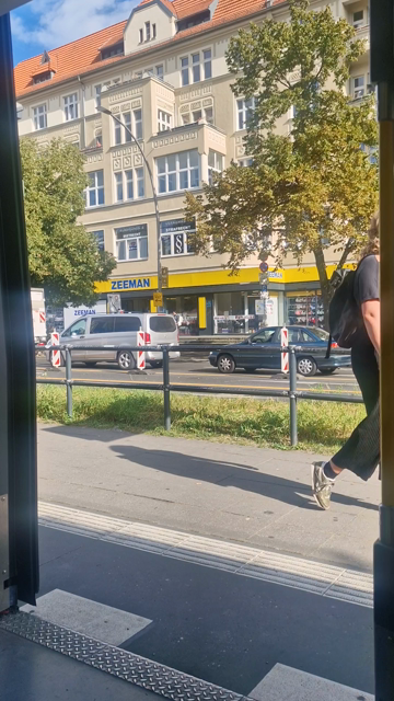 Video von einer sich schließenden Tür einer Tram