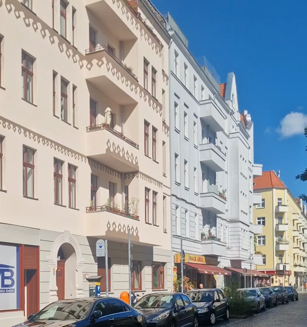 Fahrt durch die Brüsseler Straße im Wedding